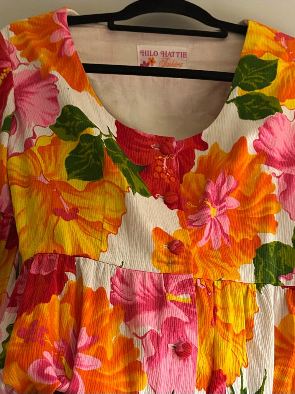 Hilo Hattie women's Floral top with Pink, Red & Orange balloon sleeves